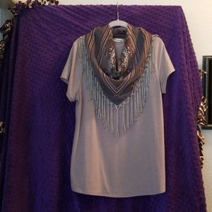 Short sleeve blouse with scarf.